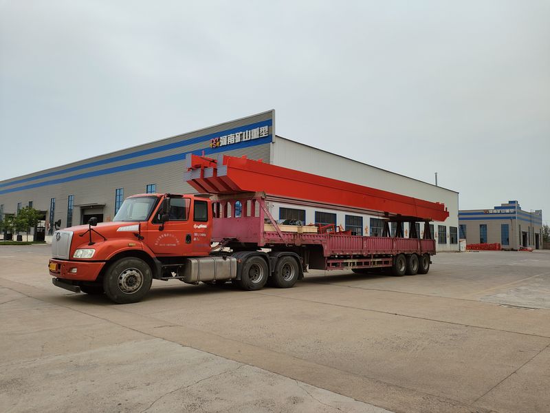 電動葫蘆橋式起重機 3臺 LH5t-17m 制作完成，發(fā)往河南漯河交付客戶使用。